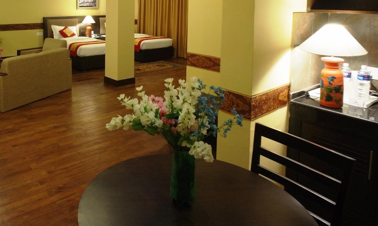 Hotel Tibet International Kathmandu Bagian luar foto